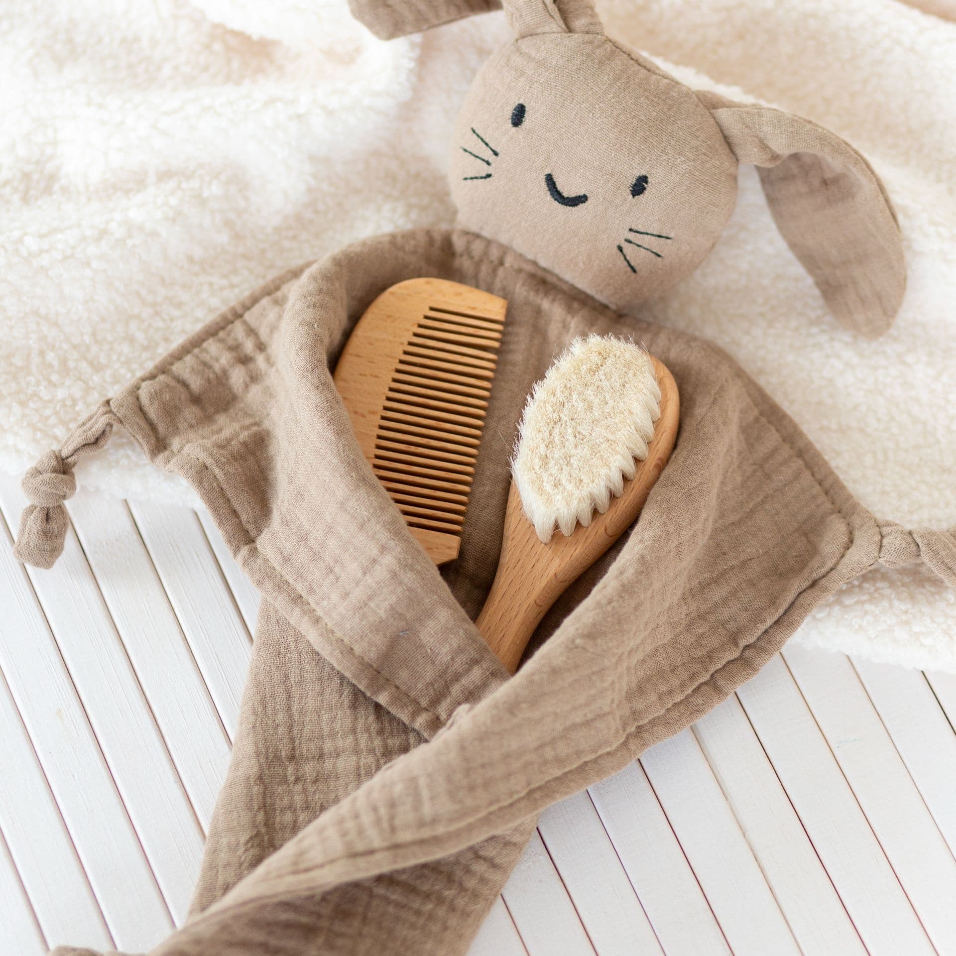 Wooden Hair Set view 2