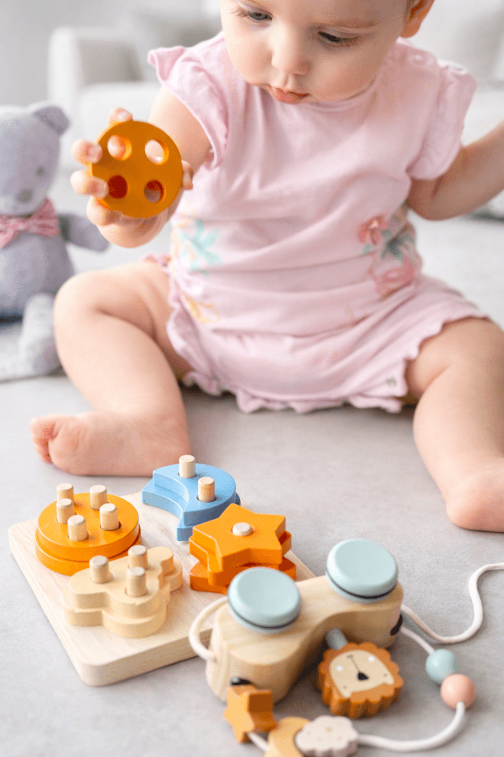 How to Keep Your Baby Entertained Without Screen Time (+ Baby Gift Box Ideas)