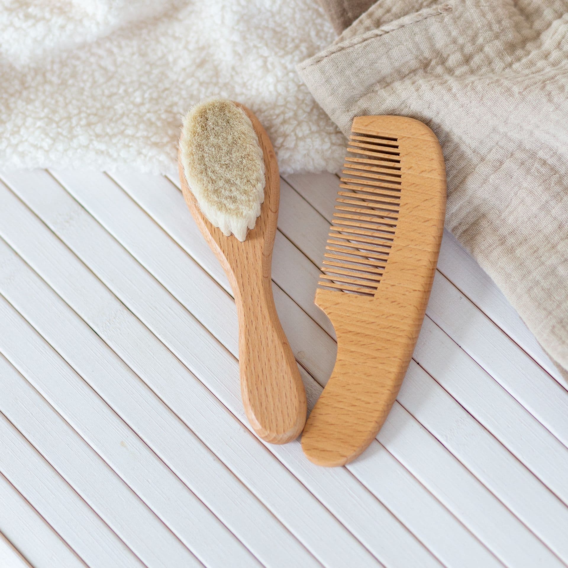 Wooden Hair Set view 3
